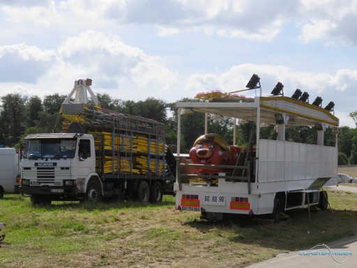 Montage des métiers de la Fête des Loges (2018)