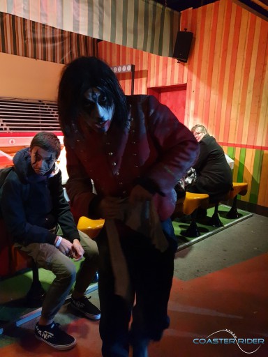 Petite nocturne d'Halloween entre amis au Parc Astérix